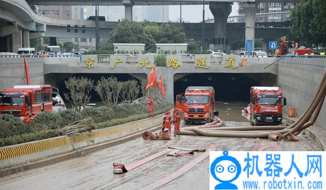 郑州京广北路隧道抽水现场